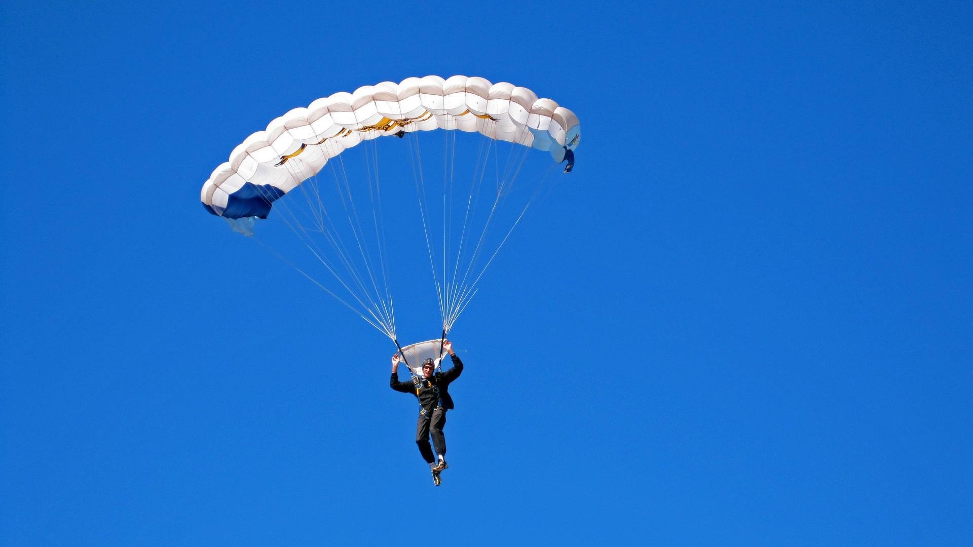 格林斯比进攻高效，鱼港军团盼稳定发挥，格林湾号船坞运输舰